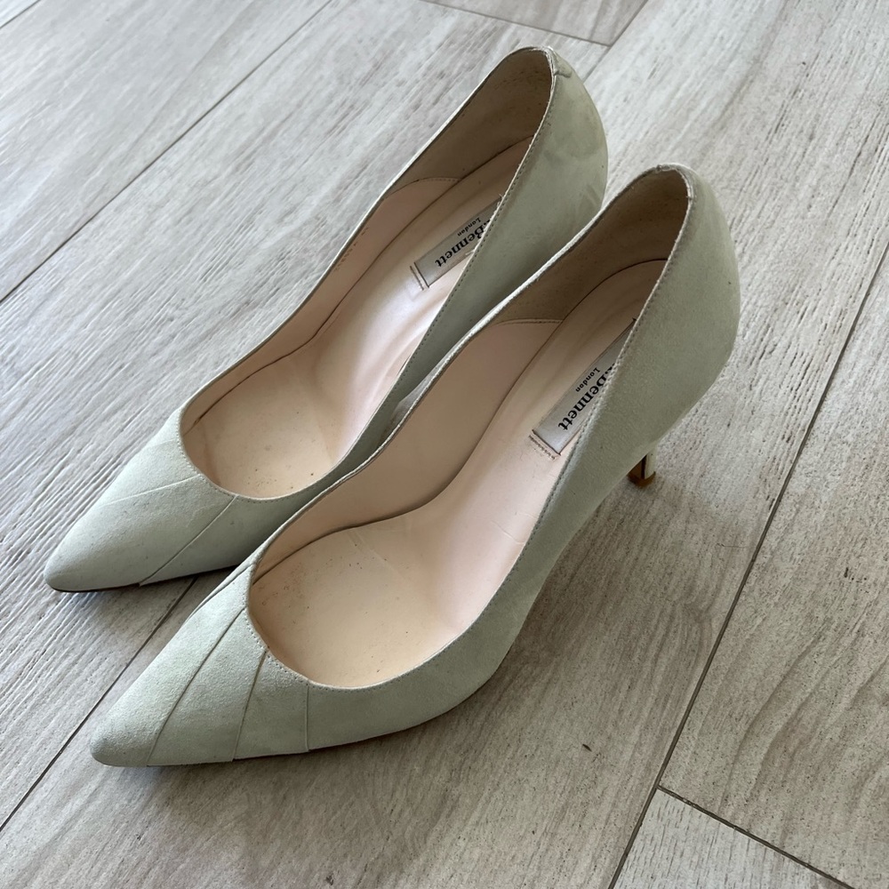 Beautiful LK Bennett pumps in light green suede size 41